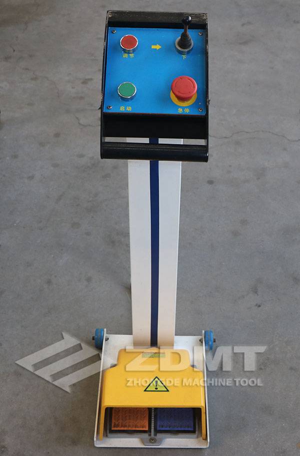 腳踏開關.jpg 腳踏開關.jpg