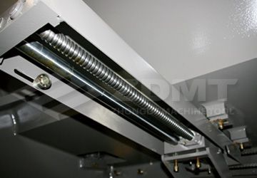 滾珠絲桿和光桿.jpg 滾珠絲桿和光桿.jpg