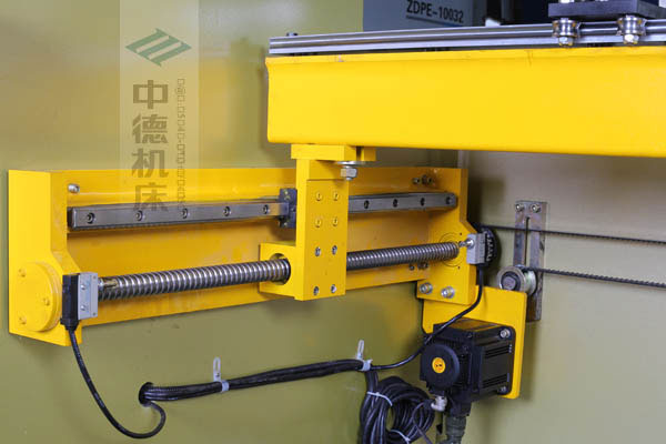 ZDPK-10032X軸配有滾珠絲桿及直線導(dǎo)軌,大功率伺服電機,鋼絲同步帶,能顯著提升X軸定位精度及速度 ZDPK-10032X軸配有滾珠絲桿及直線導(dǎo)軌,大功率伺服電機,鋼絲同步帶,能顯著提升X軸定位精度及速度